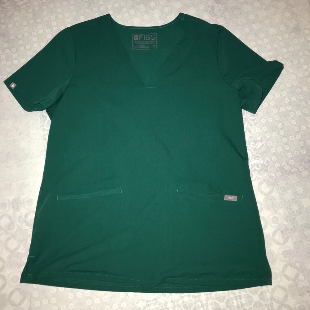 FIGS SCRUB TOP ( WORN ONCE)